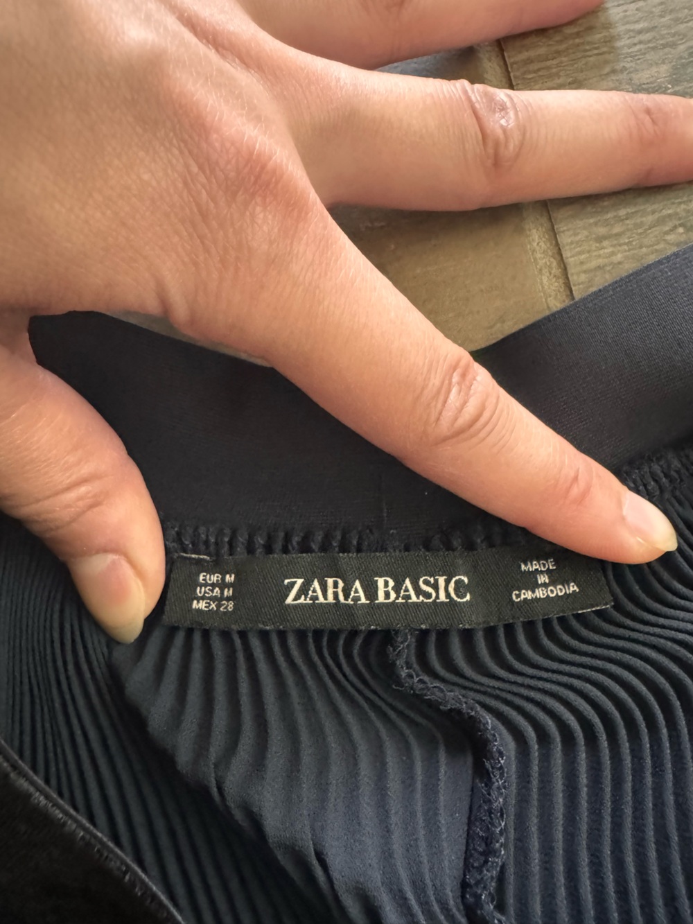 Zara Basic Black Pleated Wide-Leg Culottes, Size M - Picture 3 of 5